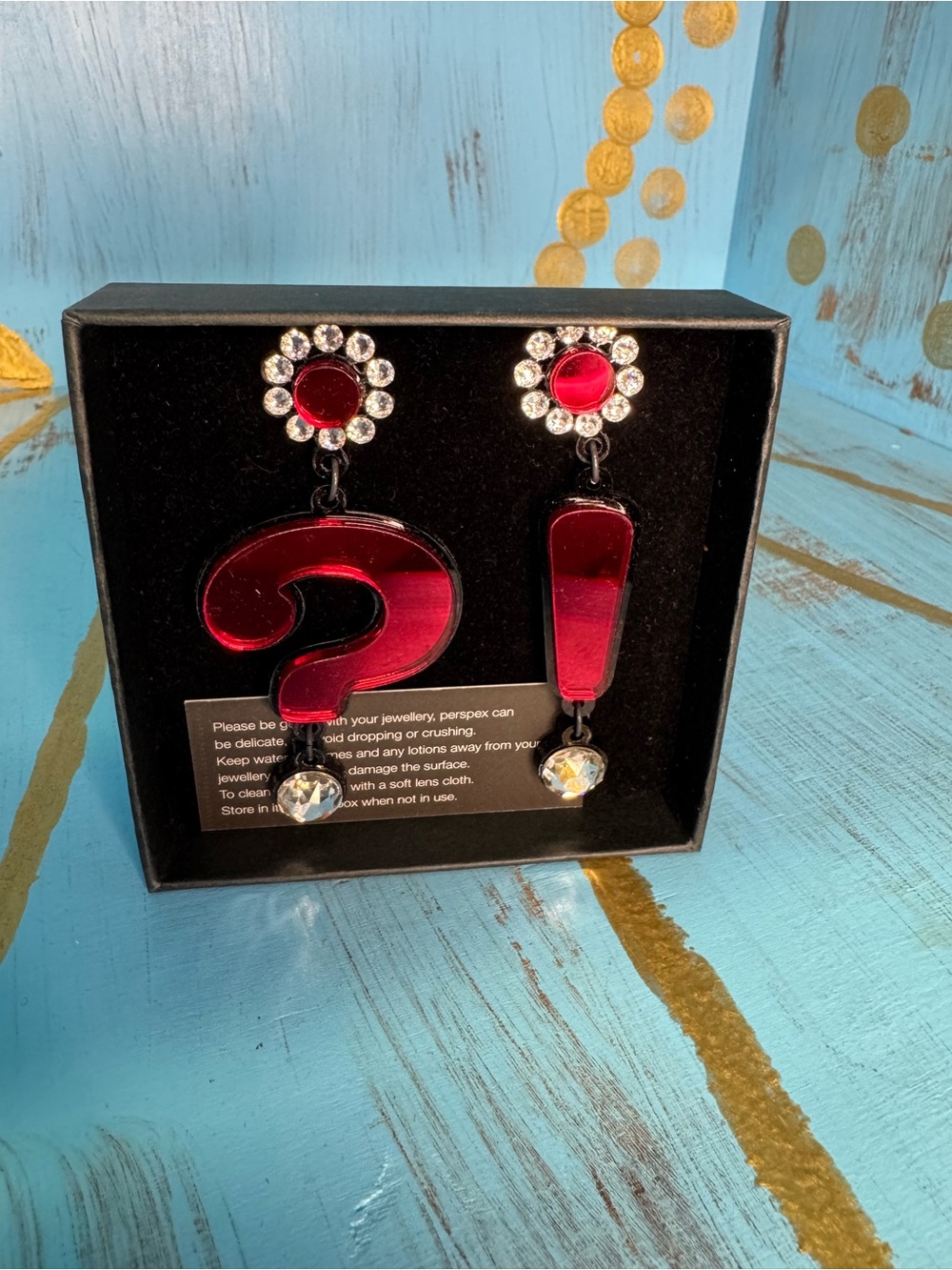 NIB Jennifer Loiselle Acrylic Red Question Mark & Exclamation Mark